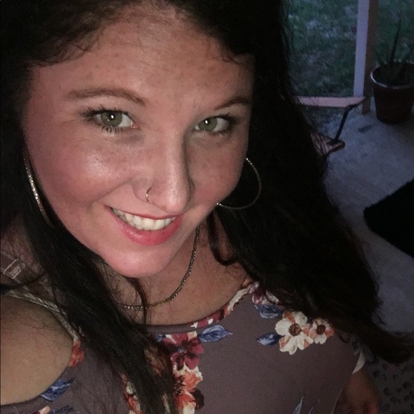 Meet your Posher, Elisabeth - Picture 1 of 1